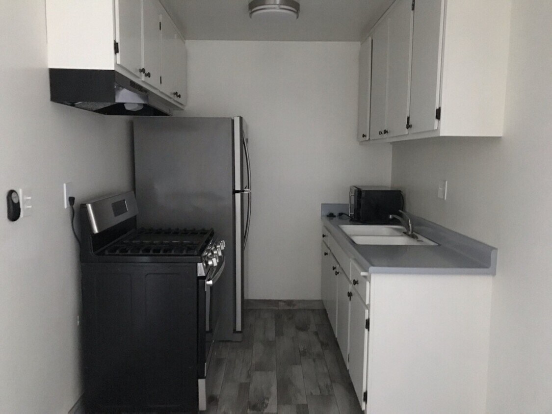 Building Photo - 6210 Whitsett Ave