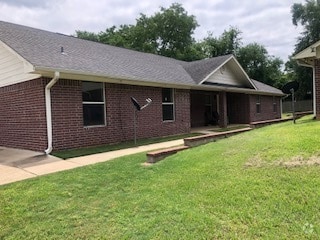 Building Photo - 1521 E Lawrence St