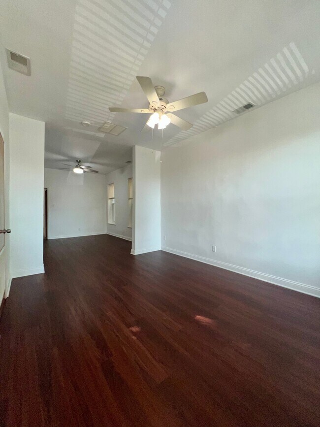Foto del edificio - 2851 S Emerald Ave