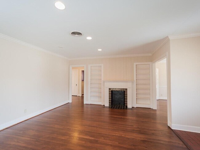 Building Photo - 2801 Plumb St