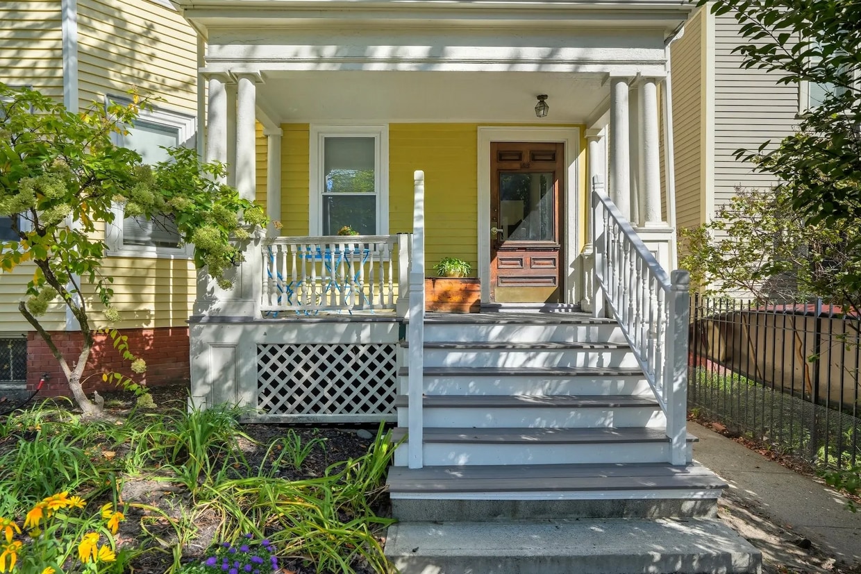 Photo - 1657 Cambridge Street