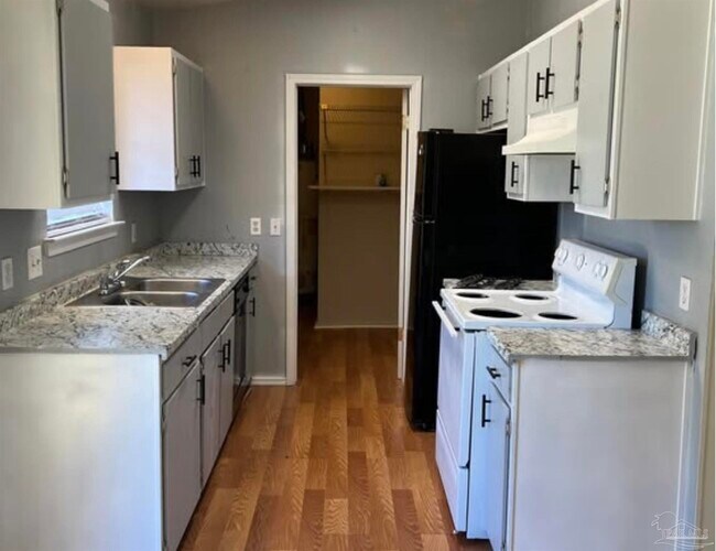 Foto del edificio - 6708 Bellview Pines Pl
