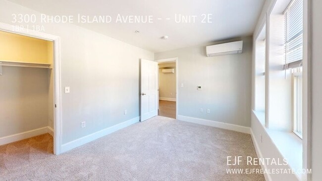 Building Photo - Singer Flats One Bedroom- Updated Apartmen...