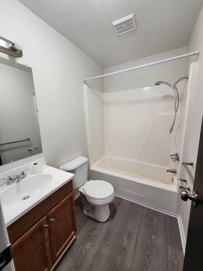 Building Photo - Deer Lick Apartments (Birch Run 27 LLC)