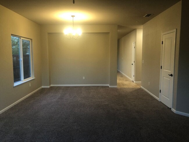 Foto del edificio - 4 Bedroom 2, Bath, 1900 sft. Ione Home for Lease.