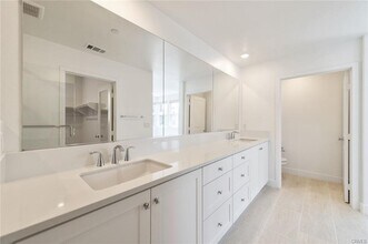 Building Photo - 474 Lobata