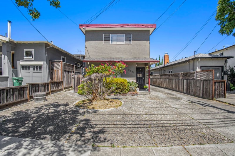 Primary Photo - 2521 Lincoln Ave