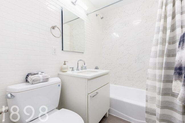 Building Photo - 135 W 96th St
