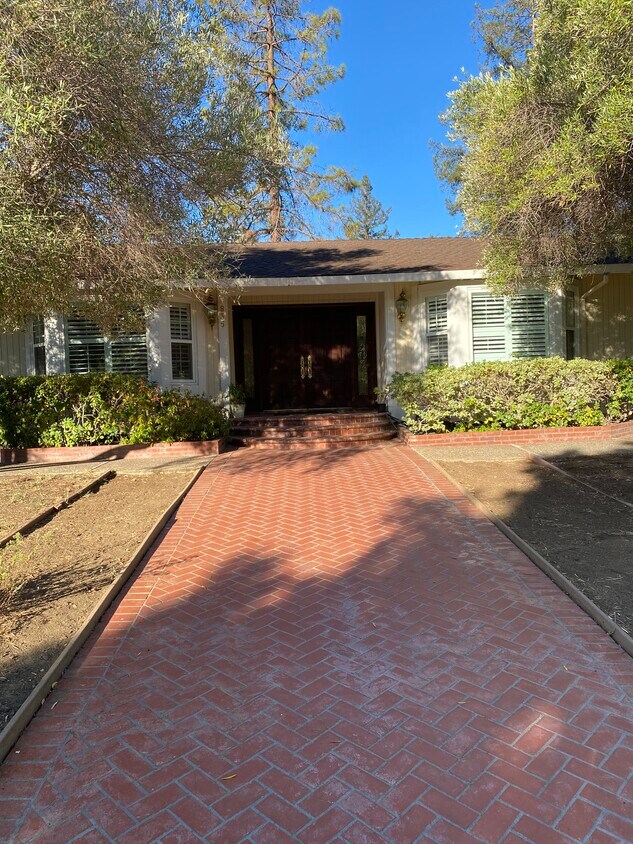 835 Mesa Ct, Palo Alto, CA 94306 House Rental in Palo Alto, CA