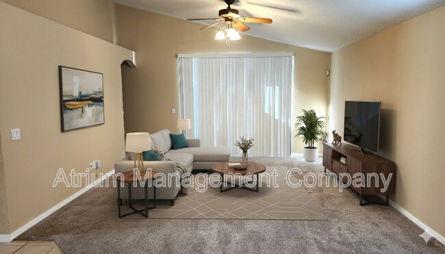 Foto del edificio - 105 Fern Springs St