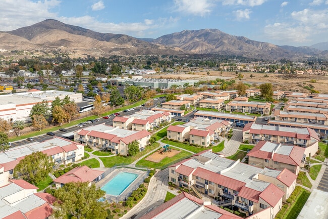 Building Photo - Victoria Village