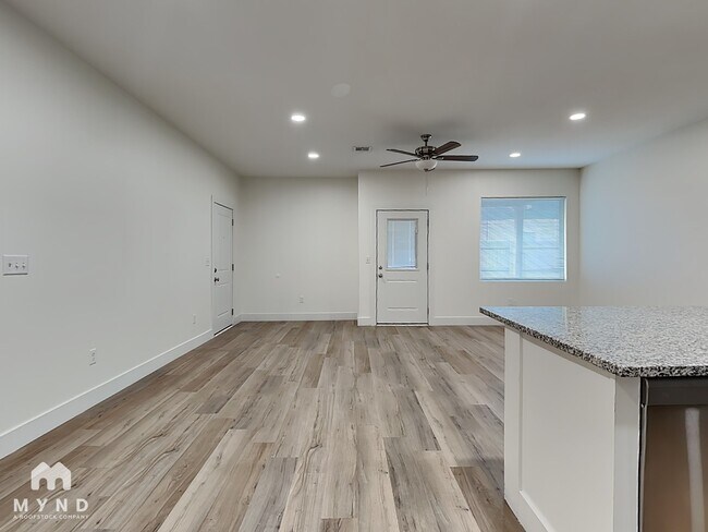 Foto del edificio - 5803 E Bristol St