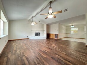 Building Photo - 9210 Meaux Dr