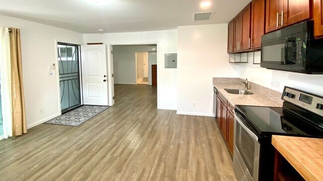 Building Photo - 108 Maluniu Ave