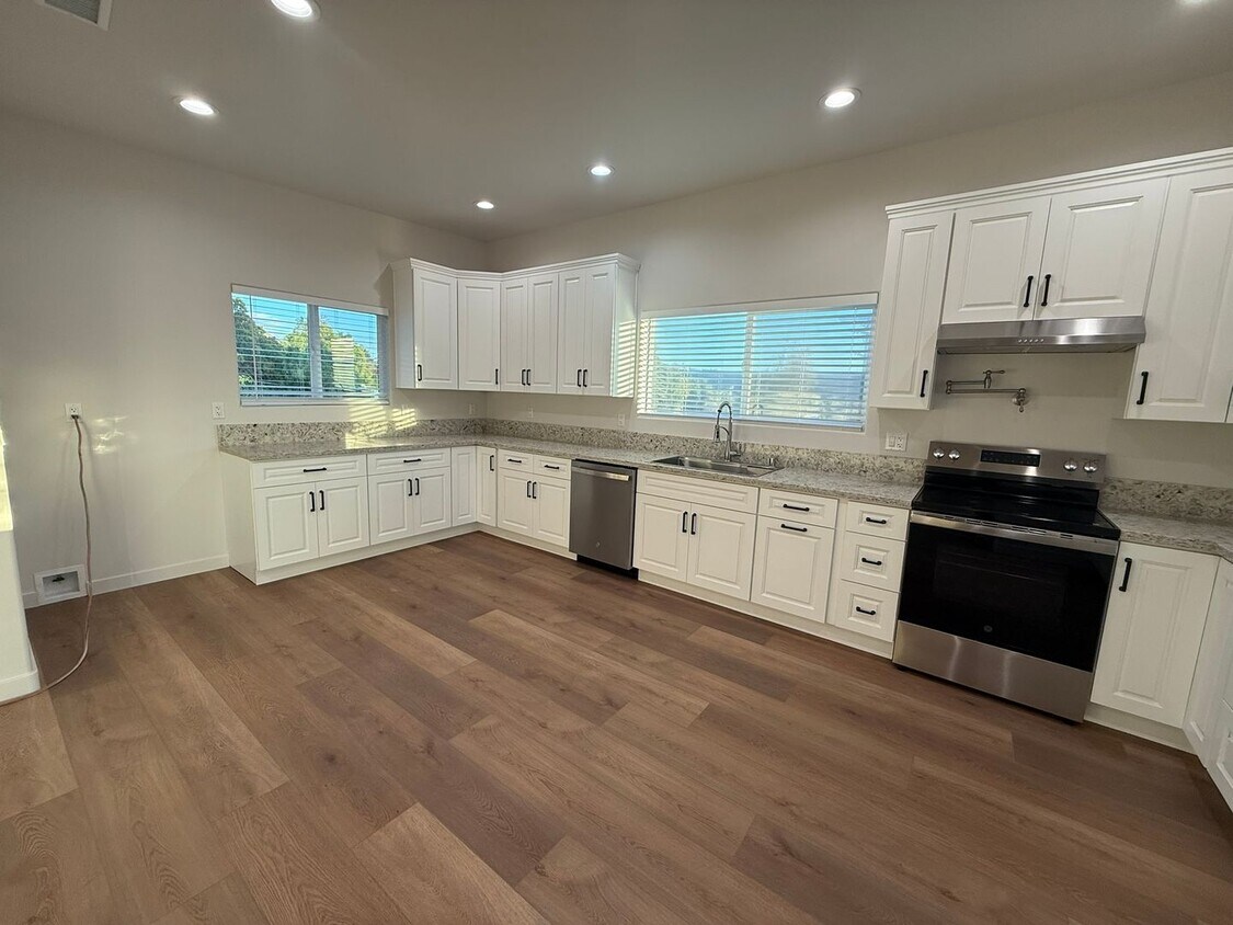 Foto principal - BRAND NEW BUILD 4BR/2.5BA Home in LAKESIDE available FOR RENT w/ RV parking and attached garage!