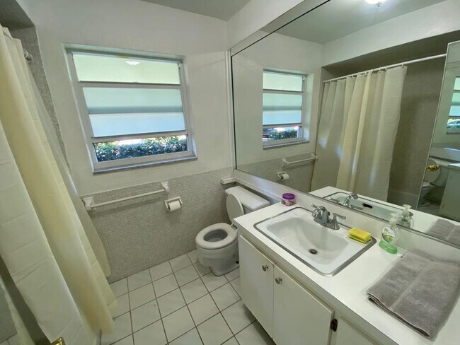 Foto del edificio - 700 Layne Blvd