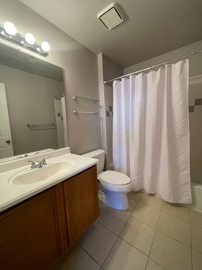 Building Photo - Cozy Condo with Lake Views in GunBarrel