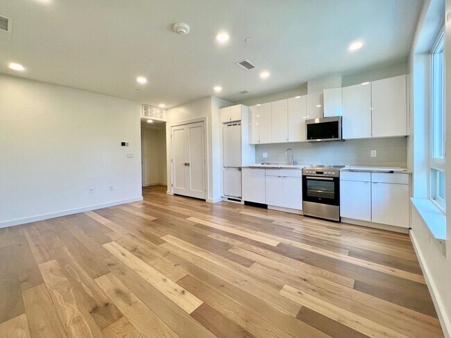 Building Photo - 97 Elmwood St