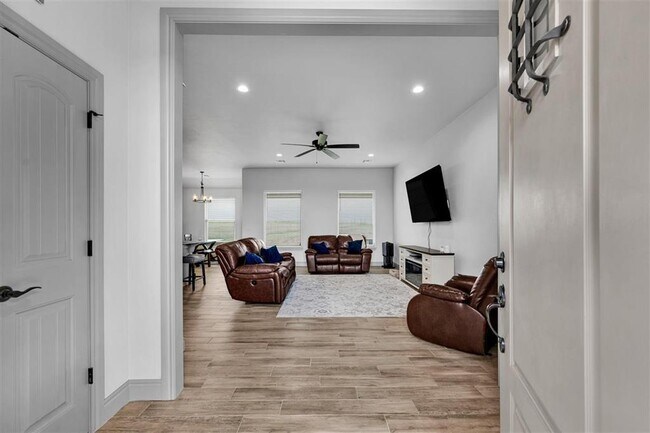 Building Photo - 12422 NE Stone Ridge Ln