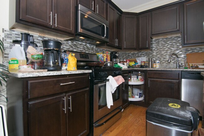 Foto del edificio - Fabulous, modern 4-bed, 2-bed unit in Brighton - no broker fee!
