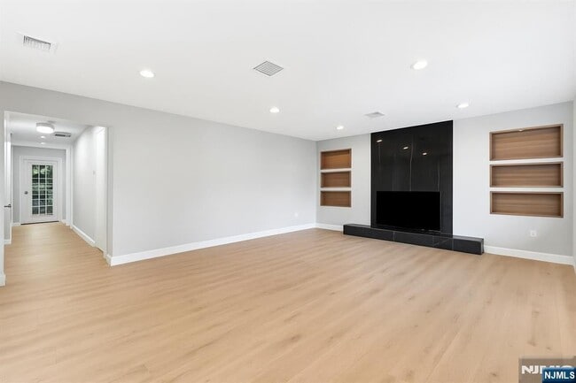 Building Photo - 15 Barnes Dr