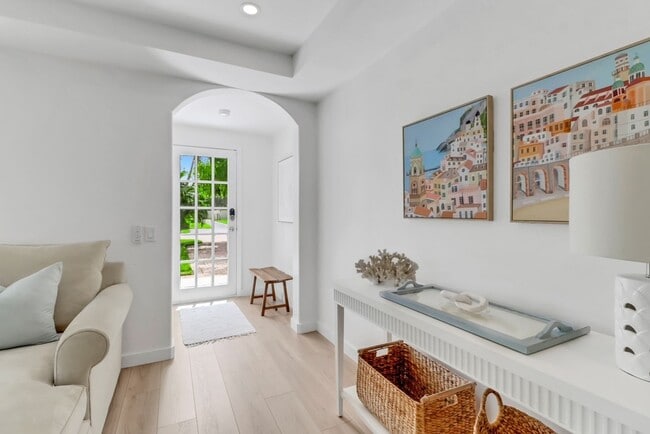 Building Photo - ***STUNNING POOL HOME***4BEDS/3BATHS***NEW...