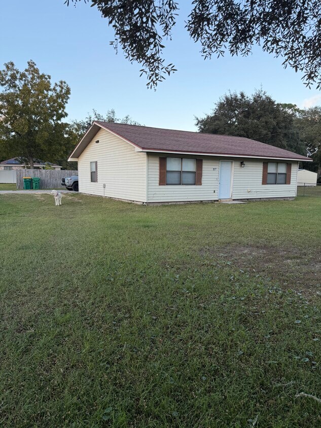 Primary Photo - 817 Tanager Rd