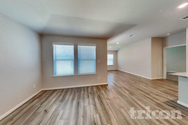 Foto del edificio - 13658 Paxton Blvd