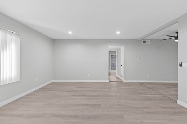 Foto del interior - 8101 Larson Avenue