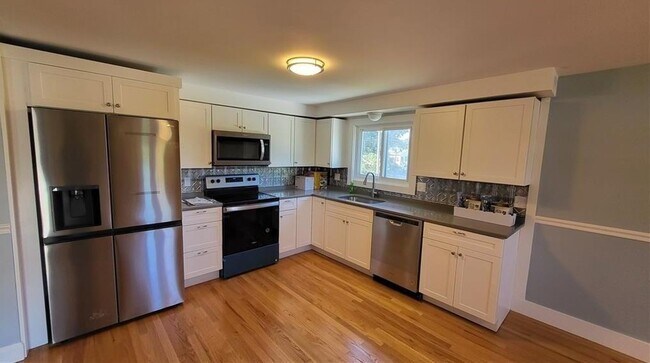 Foto del edificio - 134 Maple Ave