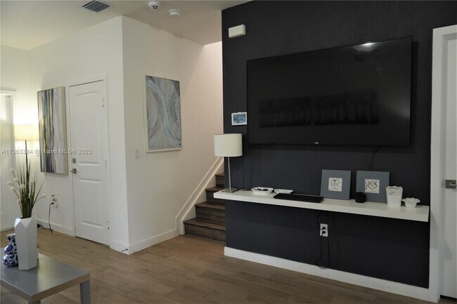 Foto del edificio - 864 SE 17th Ct