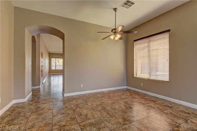 Building Photo - 10876 Scamadella St