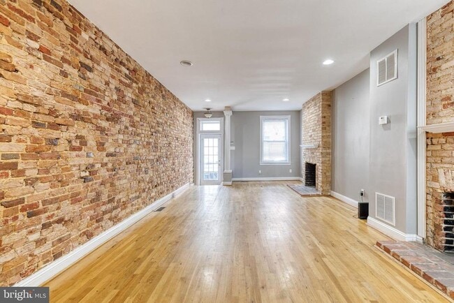 Building Photo - 1514 Light St