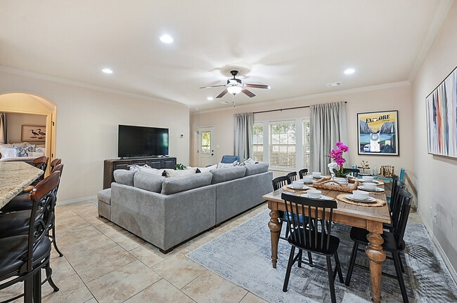 Building Photo - 1416 Cres Ridge Dr
