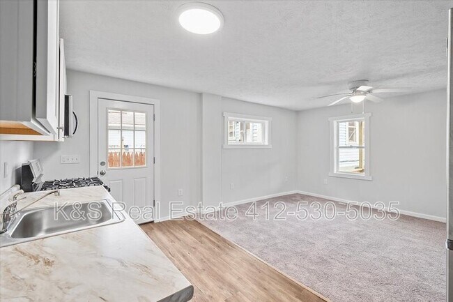 Foto del edificio - 3611 Baytree St
