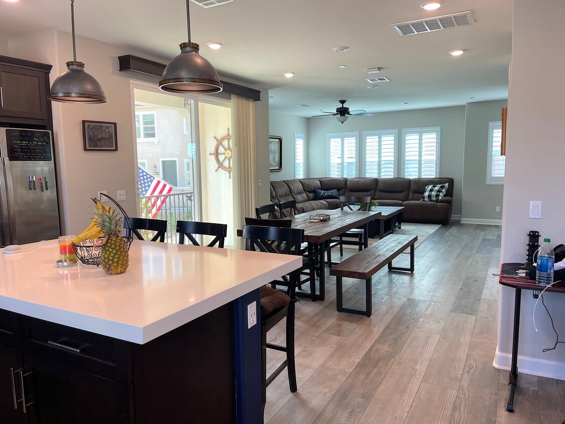Primary Photo - Gorgeous highly upgraded townhome in the b...