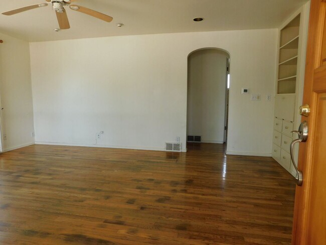 Building Photo - 941 Walnut Ave