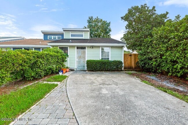 Building Photo - 2423 N Seabury Pl