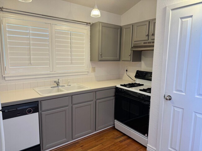 Building Photo - 3 Bedroom in desirable location in Longmont
