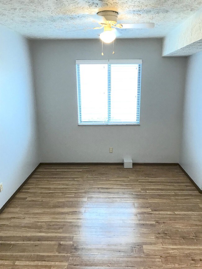 Foto del edificio - 6450 Farmdale Rd