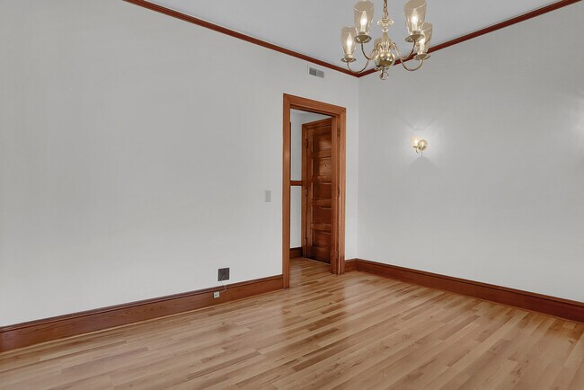 Building Photo - 3 E Chestnut St