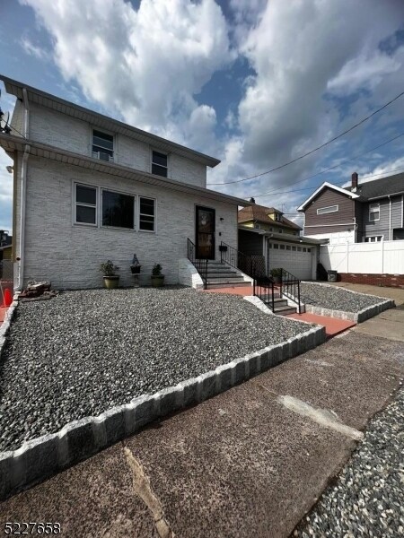 Foto del edificio - 294 E 1st St