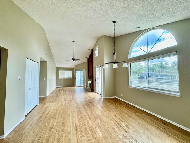 Building Photo - 1193 Ranchview Ct
