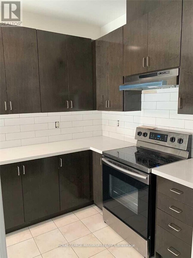 Photo du bâtiment - 8 Tustin Rd