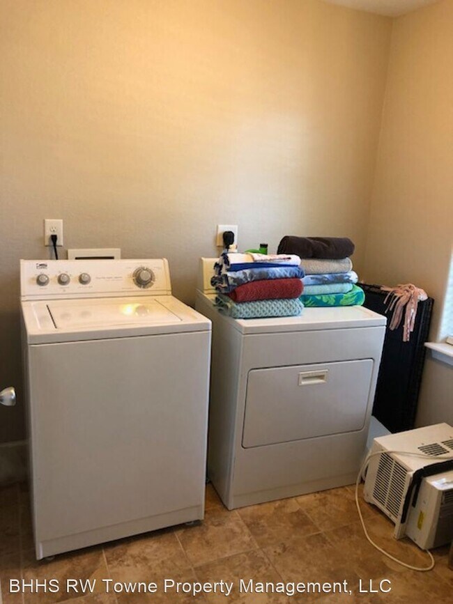 Foto del edificio - 3 br, 2.5 bath House - 404 Norfolk Ave #B
