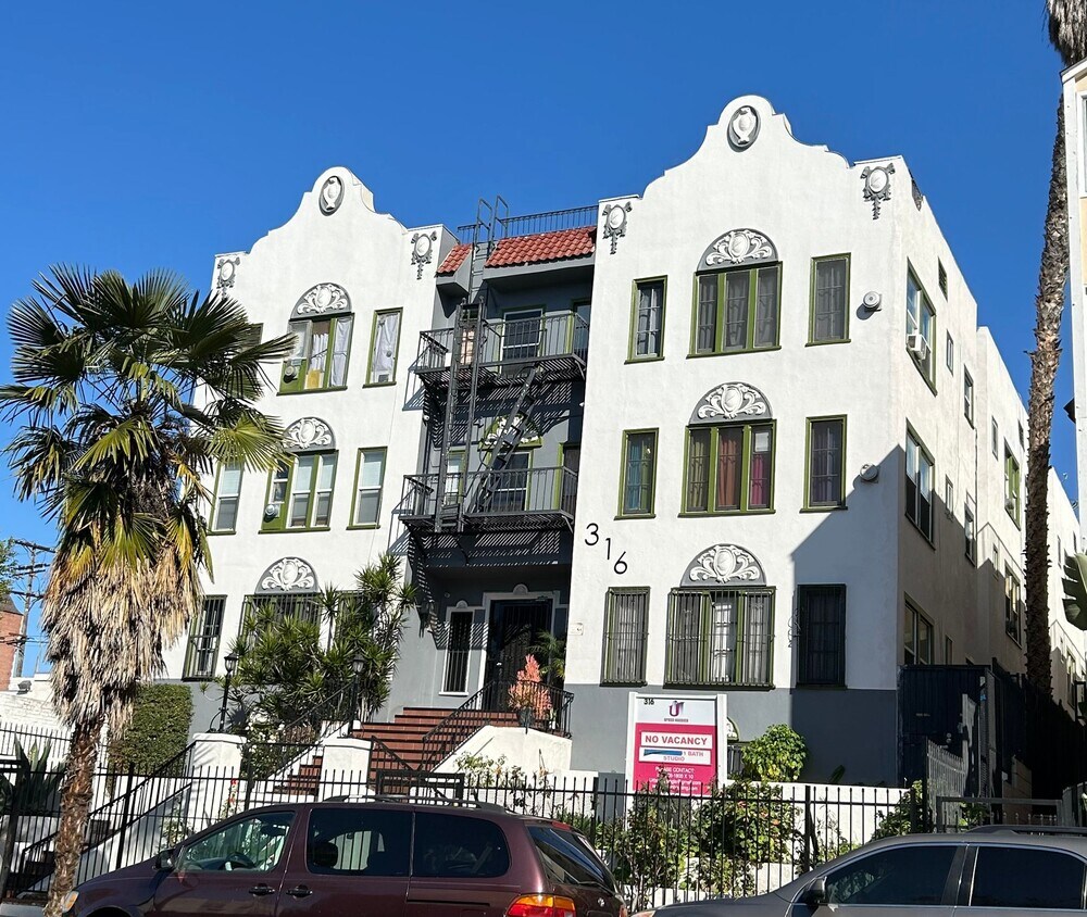 Building Photo - 316 S Berendo St