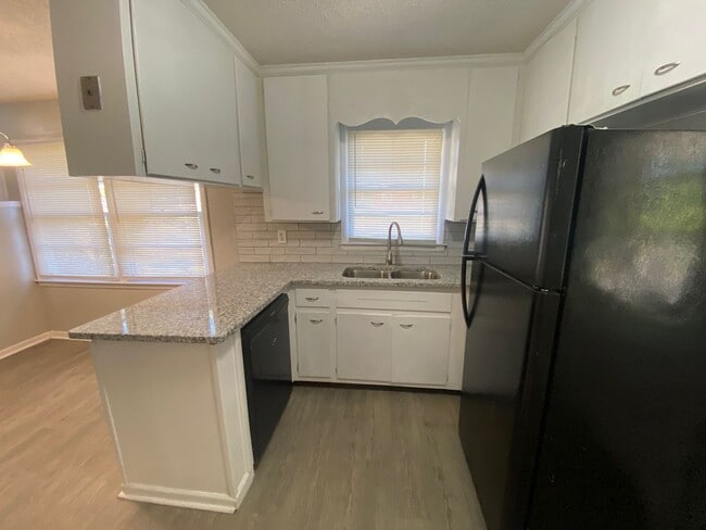 Building Photo - Completely Remodeled 3/2 in Prattville!