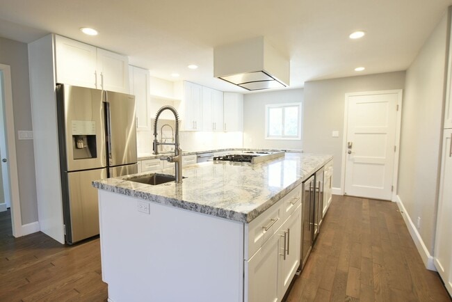 Building Photo - Gorgeous Remodeled 4 Bedroom 2.5 Bath Home near Willow Glen/Cambrian Area!