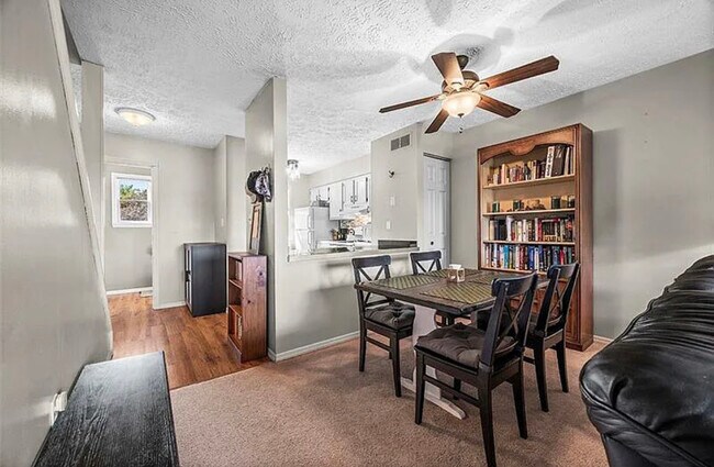 Dining room - 122 Woodhaven Dr