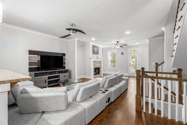 Foto del edificio - 2413 Misty Hollow Pl